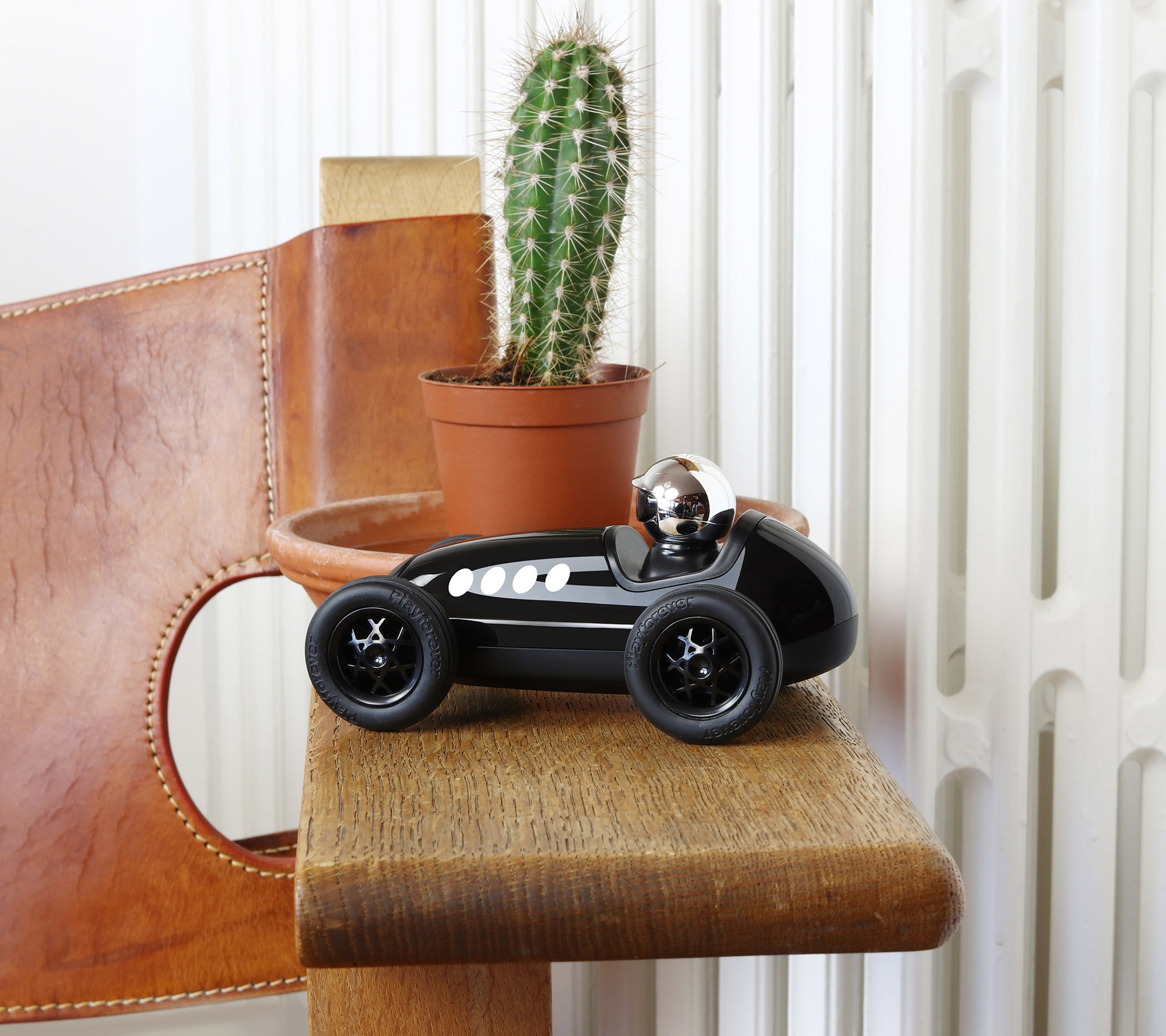 PL VL403 Loretino Verona - Black and Black Car – Playforever Official UK Shop